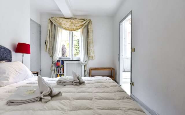 Monti Secret Garden Apartment