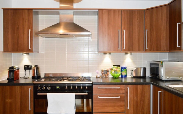 Modern 2 Bedroom Property in Central Edinburgh