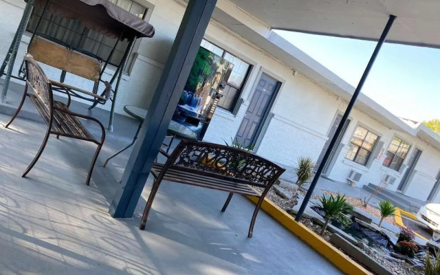 Madill Inn