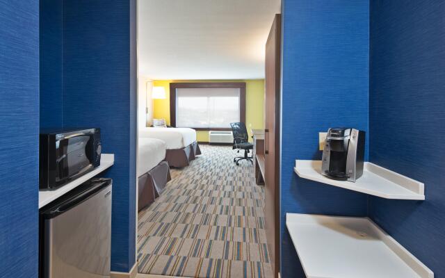 Holiday Inn Express & Suites Uniontown by IHG