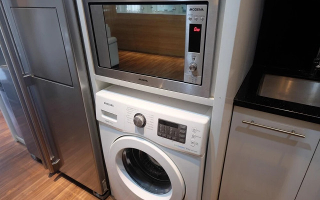 Cozy and Spacious 1BR at Tamansari Semanggi Apartment