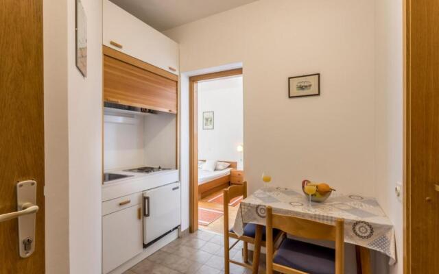 Apartments and rooms Vedra
