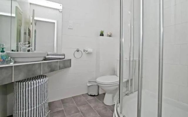 Atlantic Reach Cozy 2-bed With Parking