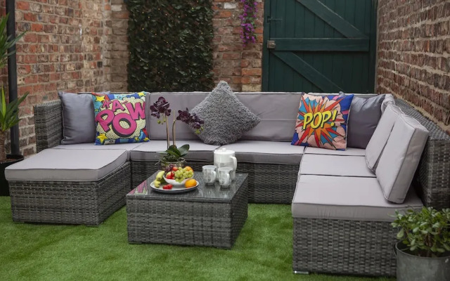 Riverside Walk House