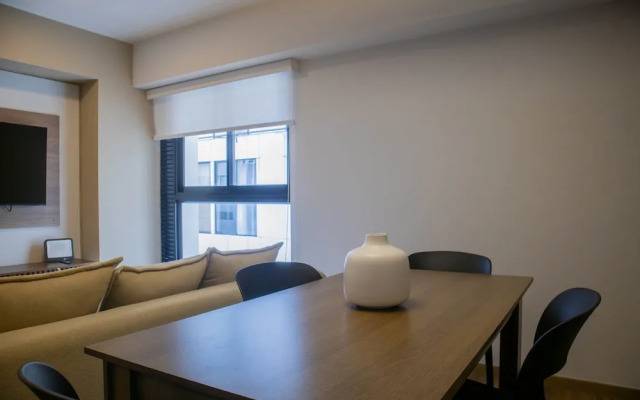 w Elegant 2BR w Distinctive Deco in Miraflores