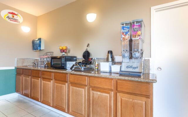 Super 8 By Wyndham Madison/Ridgeland Area