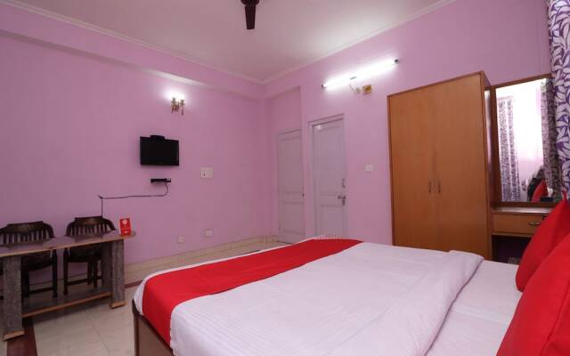 OYO 27694 Moksh Hotel