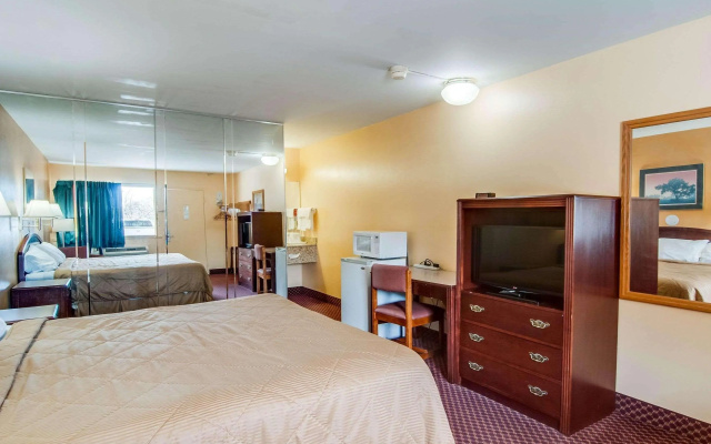 Econo Lodge Near Bluefield College