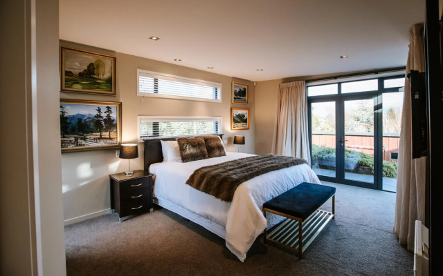 Mt Gold Retreat - Sleeps 8 - Spa Pool - Tennis Court