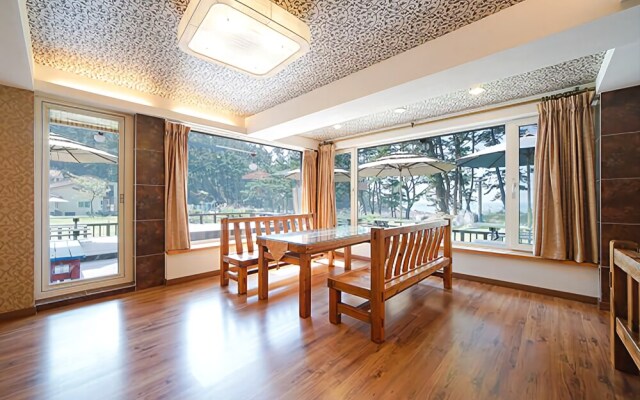 Taean Jaderak Pension