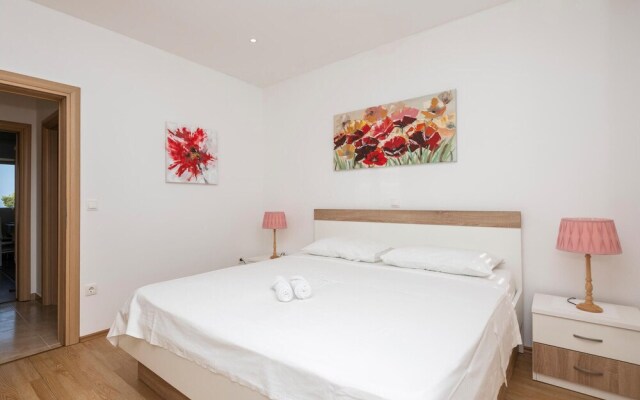 Amazing Apartment in Makarska With 1 Bedrooms and Wifi