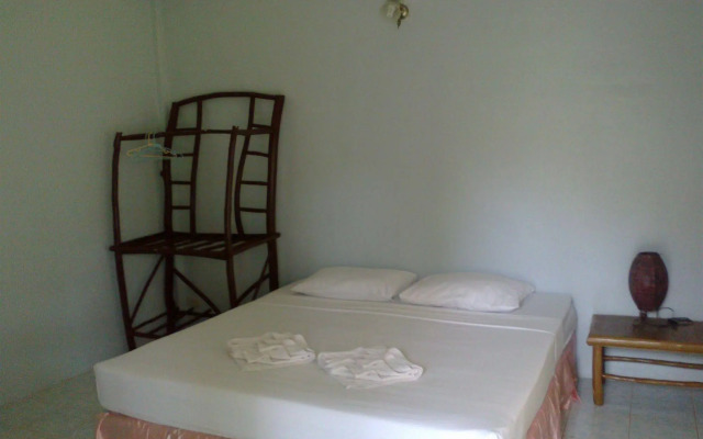 Good Days Lanta Beach Resort