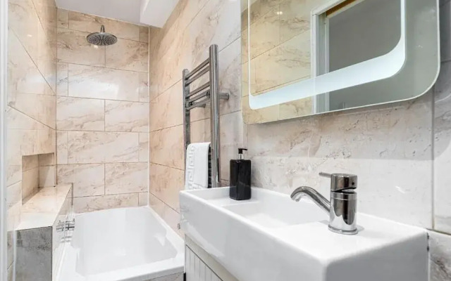 London Homes - Aldgate Flats