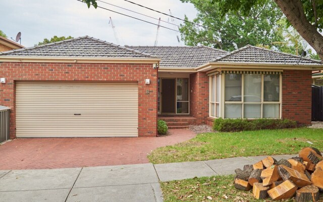 Spacious family home St Kilda