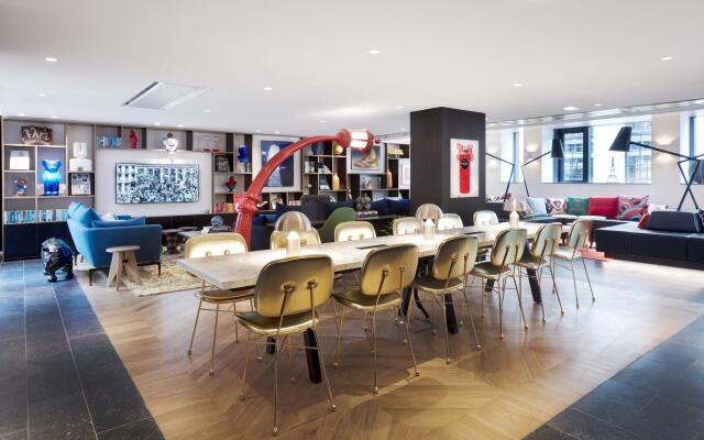 Отель citizenM Paris Champs-Élysées