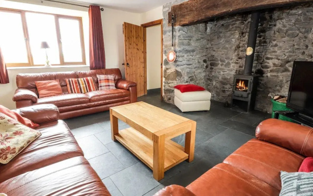 Maestyddyn Farm House