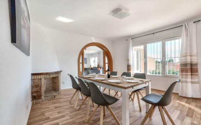 Villa - 4 Bedrooms with Pool and WiFi - 104984