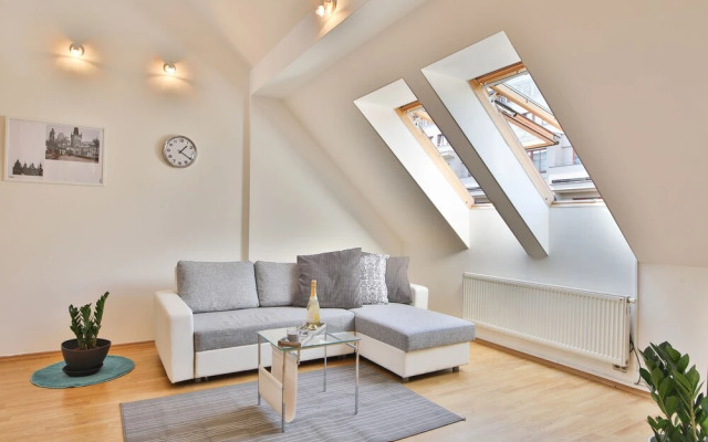 Wenceslas Square Duplex by easyBNB