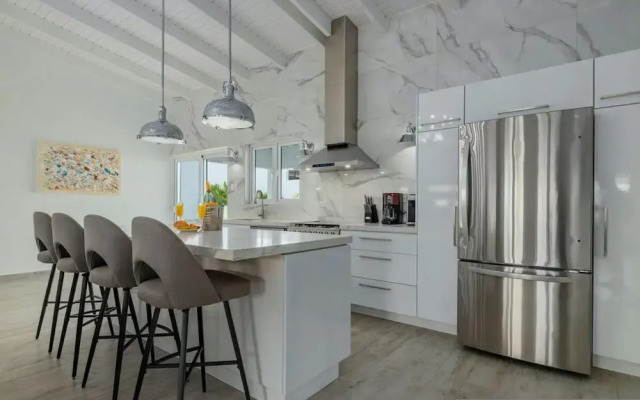 NEW 5BR Villa w Privatepool 3min to Eagle Beach