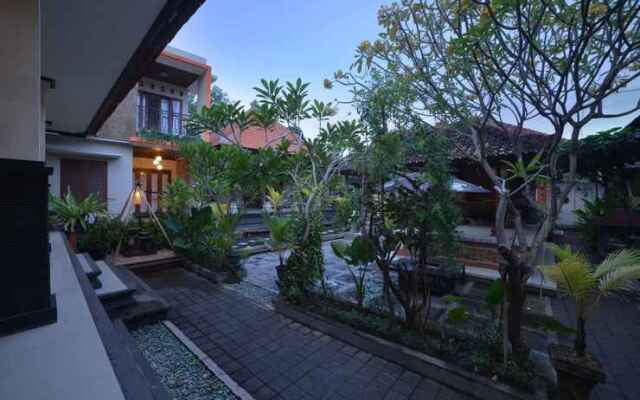 Santhi House Kuta