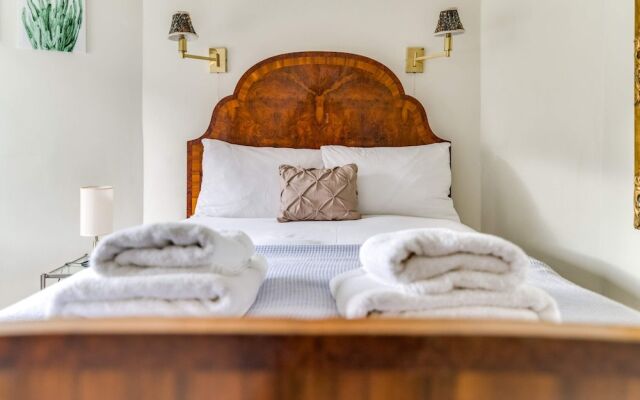 St. James / Westminster Apartment