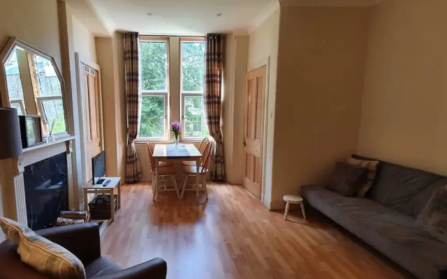 Cosy & Modern Apartment in Central Edinburgh