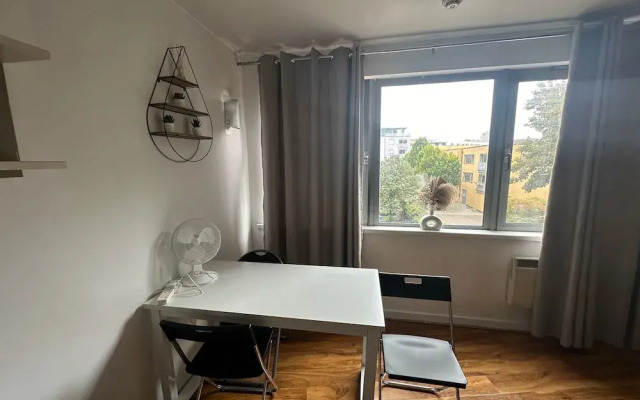 1br-4guests-pool-gym-parking-neargreenwich