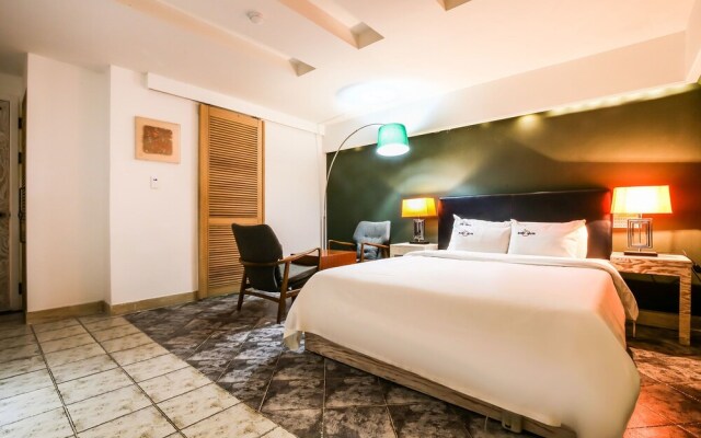 Apple Hotel