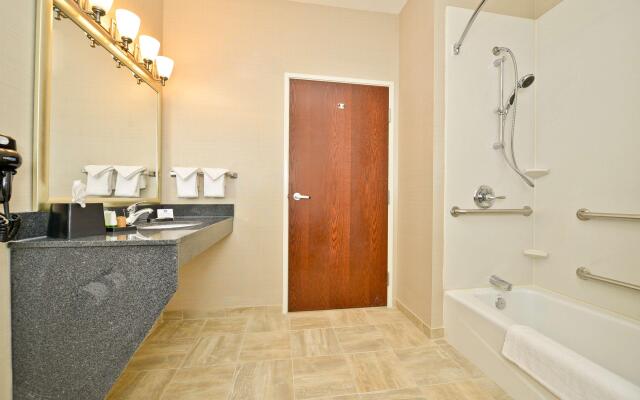 Green Mill Village Hotel & Suites, BW Signature Collection