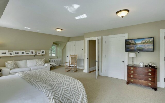 Luxury Whittier Mansion-3rd Floor Suite