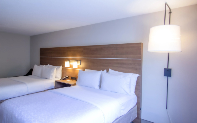 Holiday Inn Express & Suites Lincoln East - White Mountains by IHG