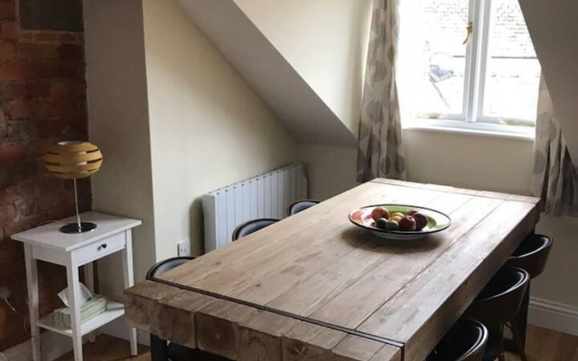 Modern Penthouse With Views in Stroud