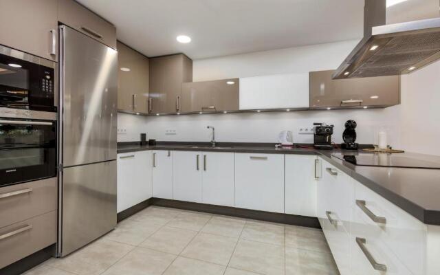 FIVE STAR 3 bedroom Apt in ideal location - RDR237