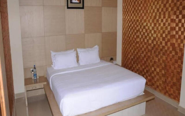 Gold Ray Residency