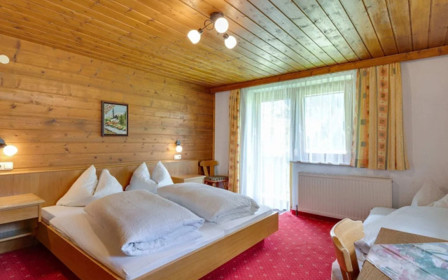 Spacious Apartment in Kappl