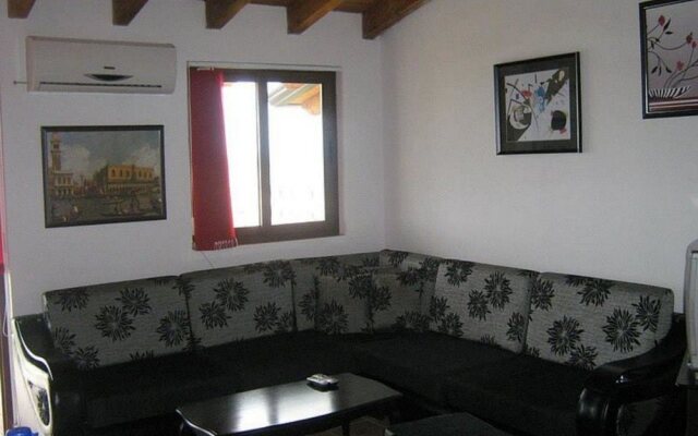 Hotel Mesdheu Velipoje