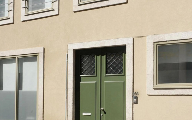 Sunday - Lovely Mezzanine with FREE PARKING