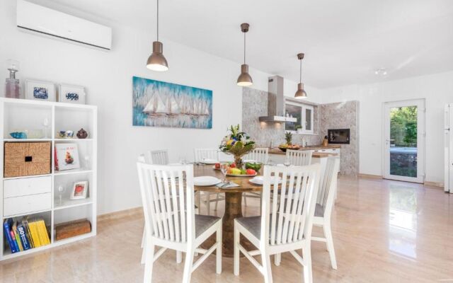 Pool & Wellness Vila Lovran