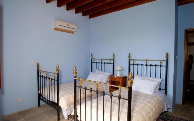 Porfyrios Country House