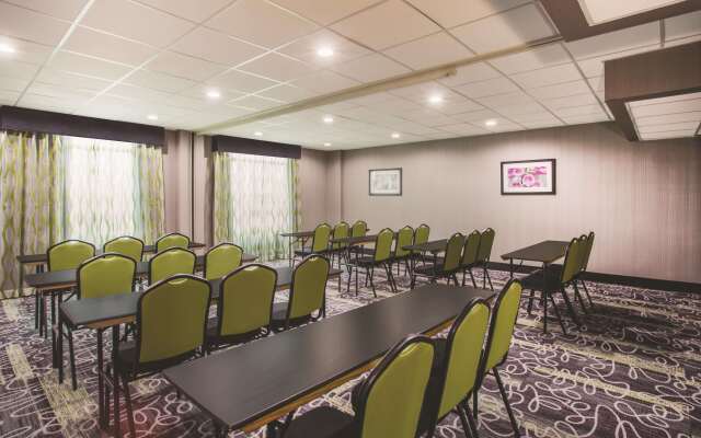 La Quinta Inn & Suites by Wyndham Clearwater South