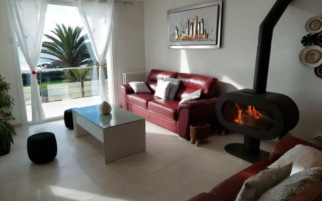 180° panoramic sea view, direct beach location, Locmaria-Plouzané