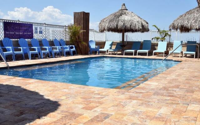 Rooftop Resort - Clothing Optional - Adult Only