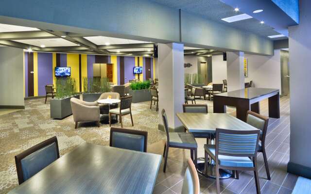 Embassy Suites by Hilton Denver Central Park