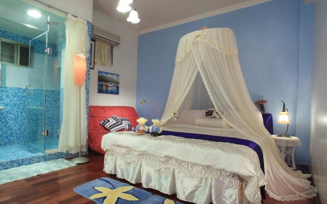 Love in Pearl Hostel