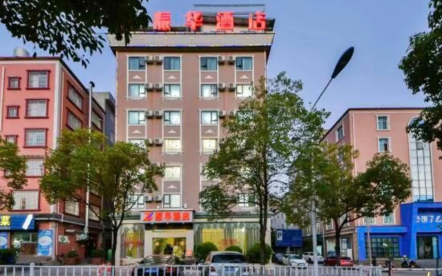 Chuxiong Dongbao Hotel