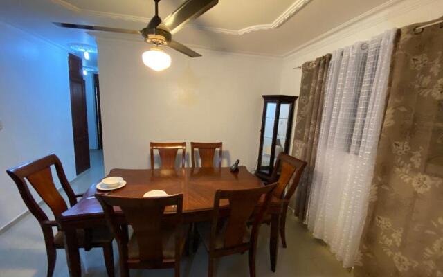 1 DR Huge cozy 3bedroom apartment to stay
