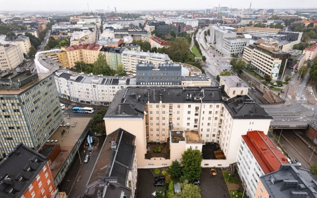 Modern Top-Floor Apt. in Helsinki
