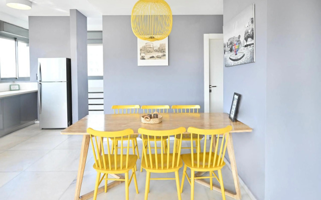 Beautiful 4BR Penthouse in Sheinkin street by HolyGuest