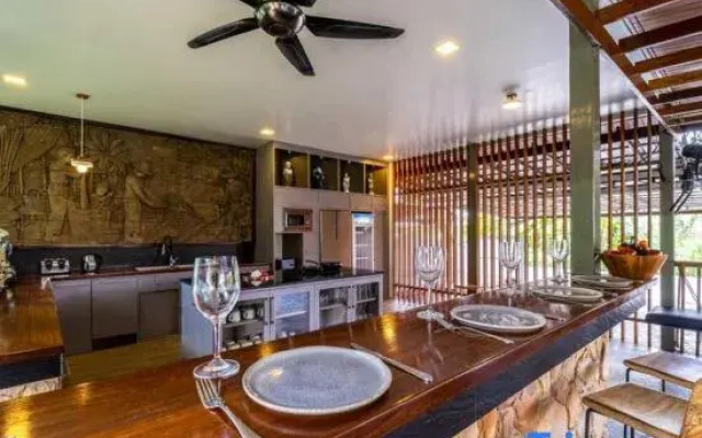 Secluded Oasis for Family and Friends (BM5)