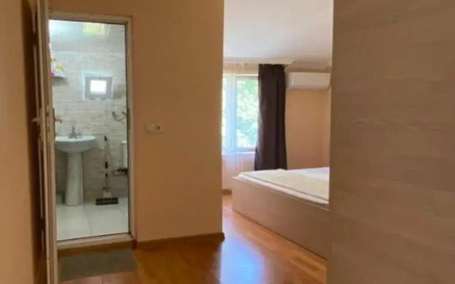 Guest House Lazuri